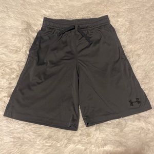 Gray under armor shorts size M